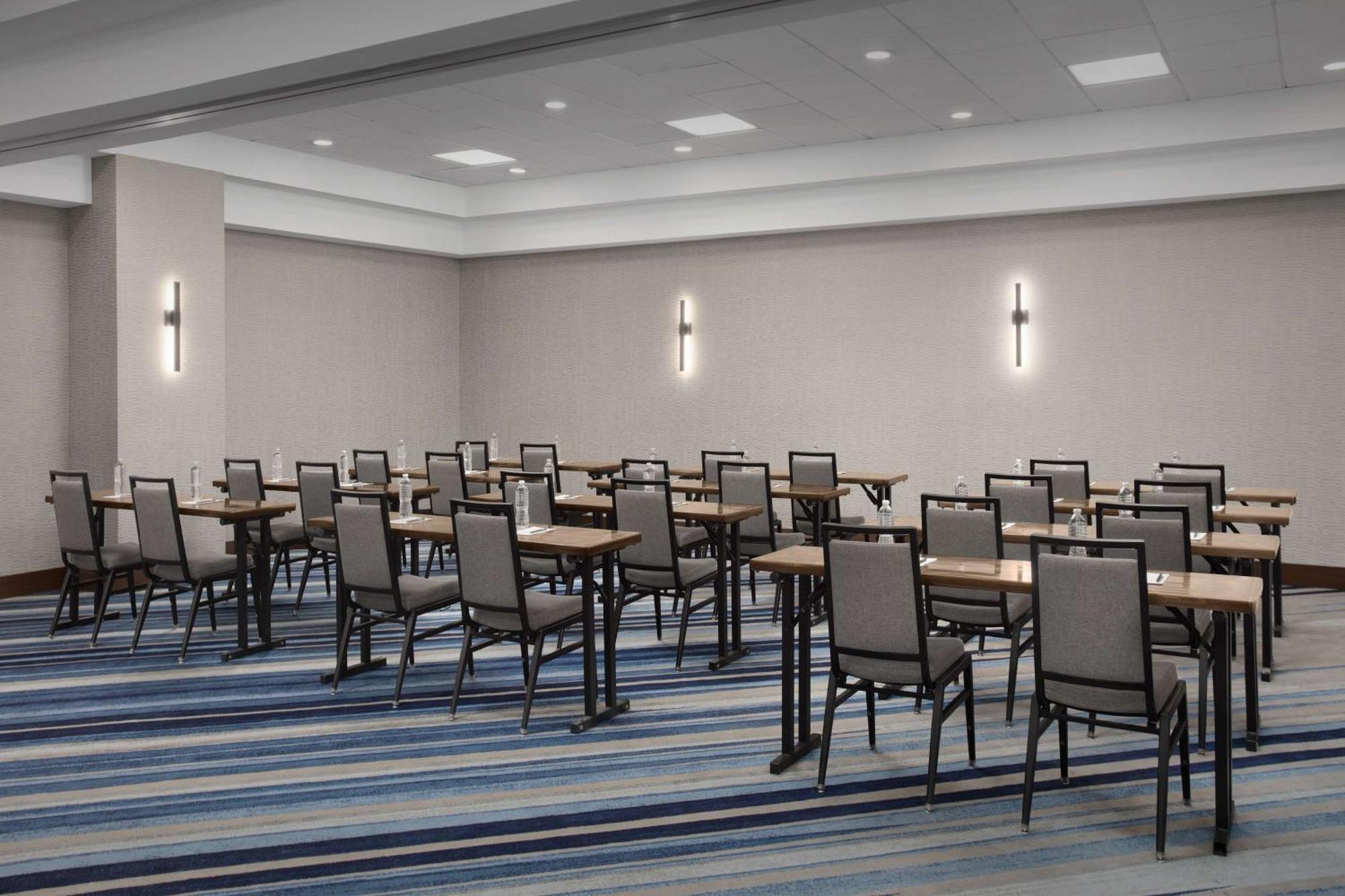 Embassy Suites By Hilton Dallas Near The Galleria Bagian luar foto