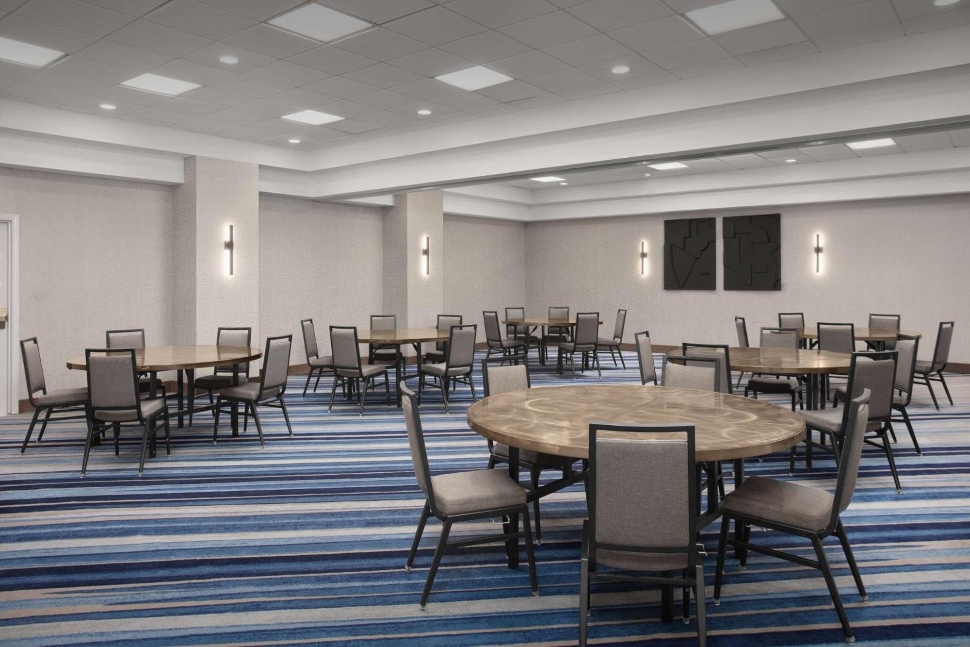 Embassy Suites By Hilton Dallas Near The Galleria Bagian luar foto