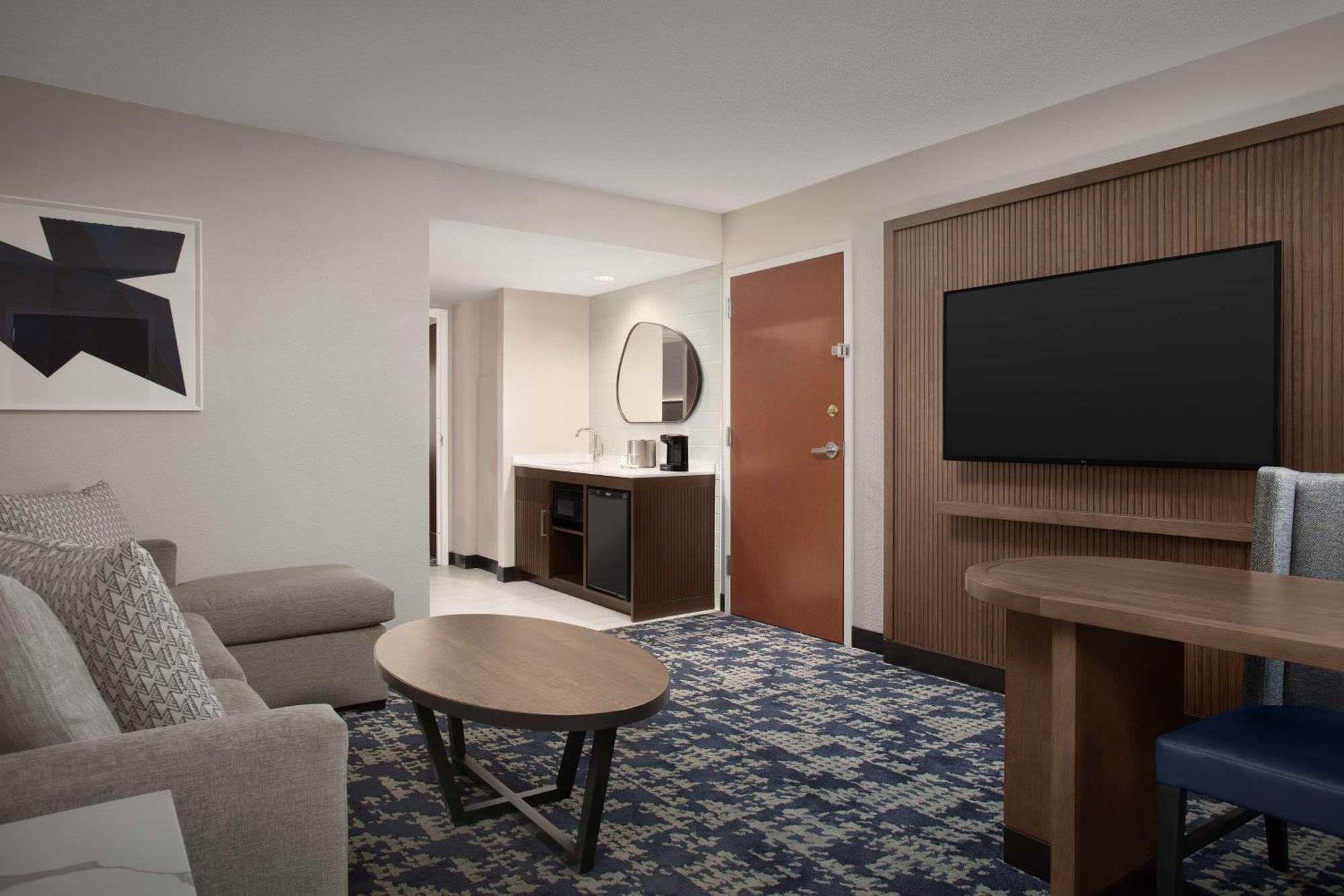 Embassy Suites By Hilton Dallas Near The Galleria Bagian luar foto