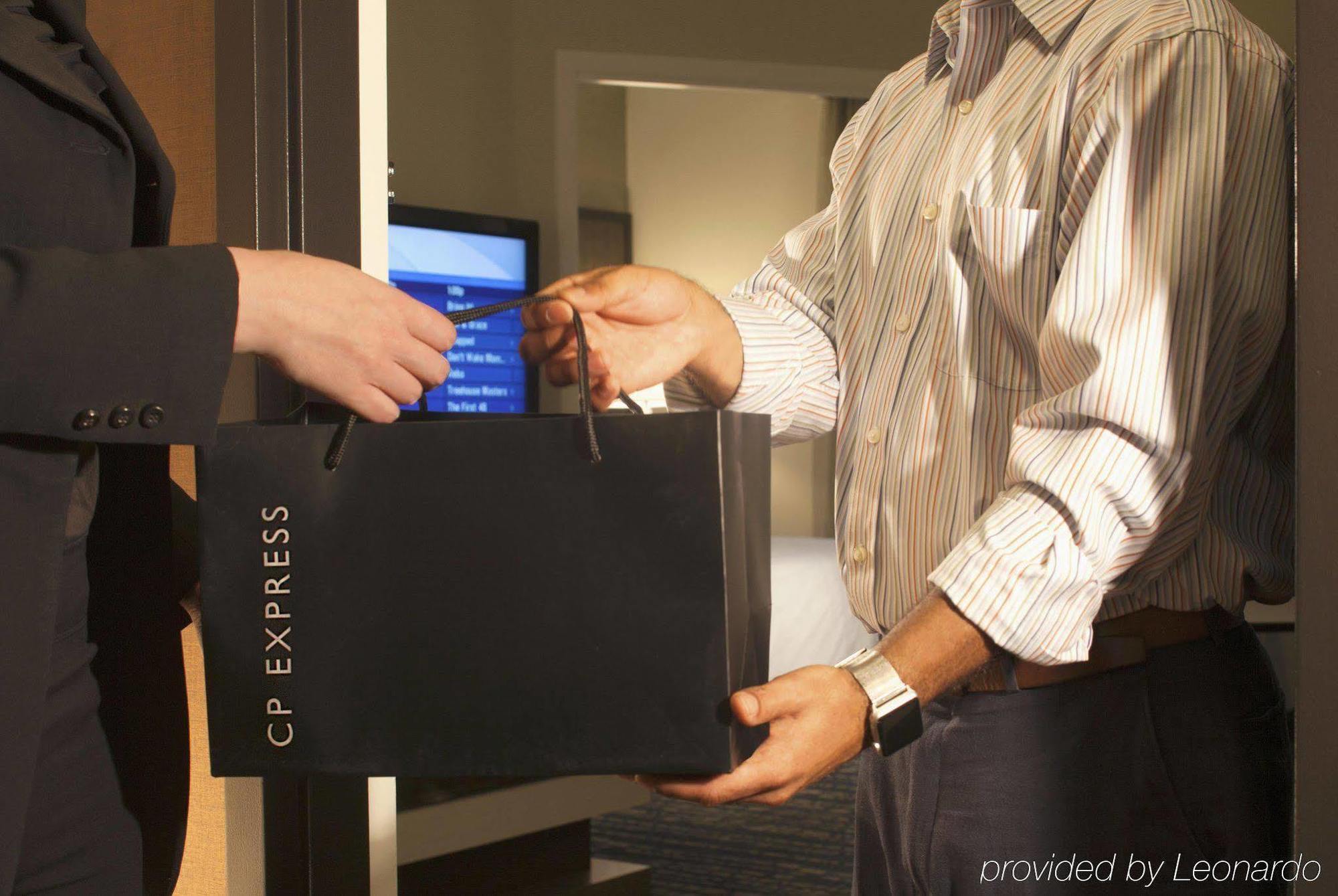 Embassy Suites By Hilton Dallas Near The Galleria Bagian luar foto